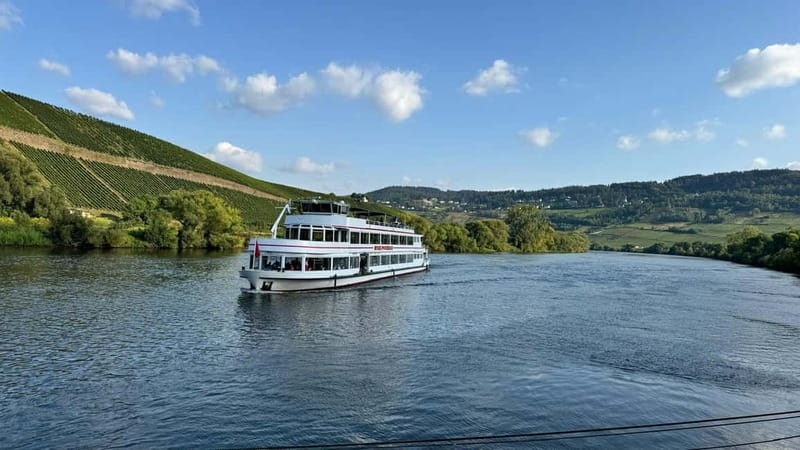 Bernkastel: 1-hour panoramic boat tour Lieser, Mülheim and back - Scenic Views of Bernkastel and Landshut Castle from the Moselle
