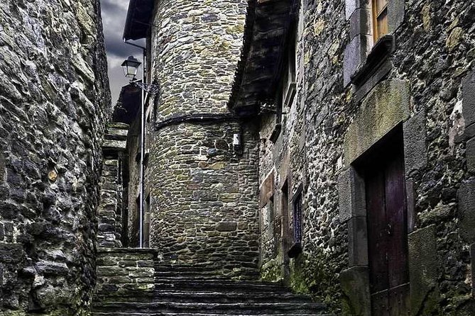 Besalú, Rupit & Vic Private Tour small group and hotel pick up from Barcelona - The Historic Center of Vic: From Monuments to Culture