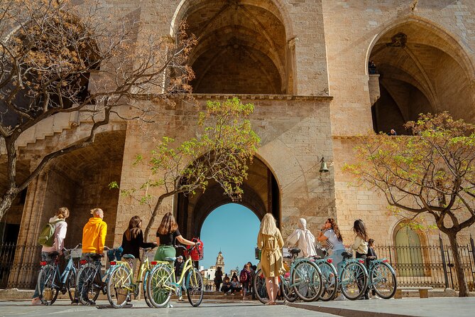 Best Bike Tour Dutch & English in Valencia - Valencia’s Vibrant Squares at Placa de la Reina