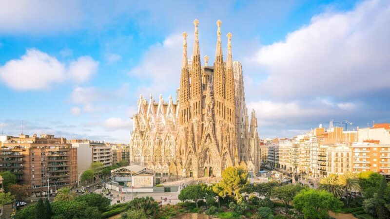 Best of Barcelona: Private Walking Tour with a Local - Discover the Best of Barcelona with a Private Local Guide