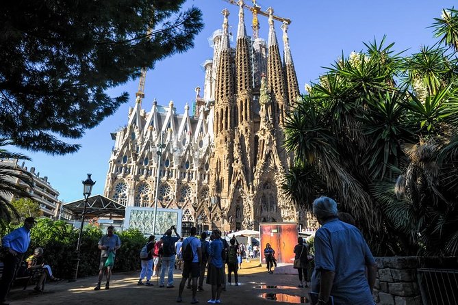 Best of Barcelona Shore Excursion & Sagrada Familia Skip the Line - Ascending Montjuic Hill for Panoramic Views and Landmarks