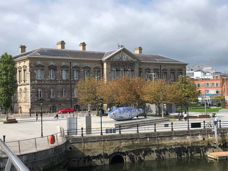 Best of Belfast Walking Tour - The Troubles Memorial and Contemporary Social History