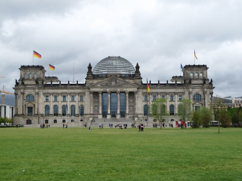 Best of Berlin - Private Tour - The Buzz of Potsdam Square and the Berlin Wall