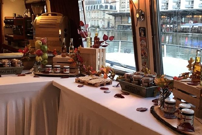 Best of Both Worlds Cruise from the Canal St-Martin to the Seine - The Unique Experience of the Canal Saint-Martin