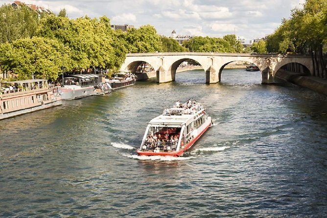 Best of Both Worlds Cruise from the Canal St-Martin to the Seine - Onboard Comfort and Refreshments