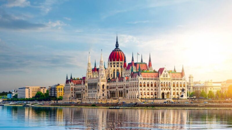 Best of Budapest: Private Walking Tour with a Local - Key Points