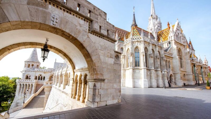 Best of Budapest: Private Walking Tour with a Local - Logistics: Easy Meeting Point and Group Size