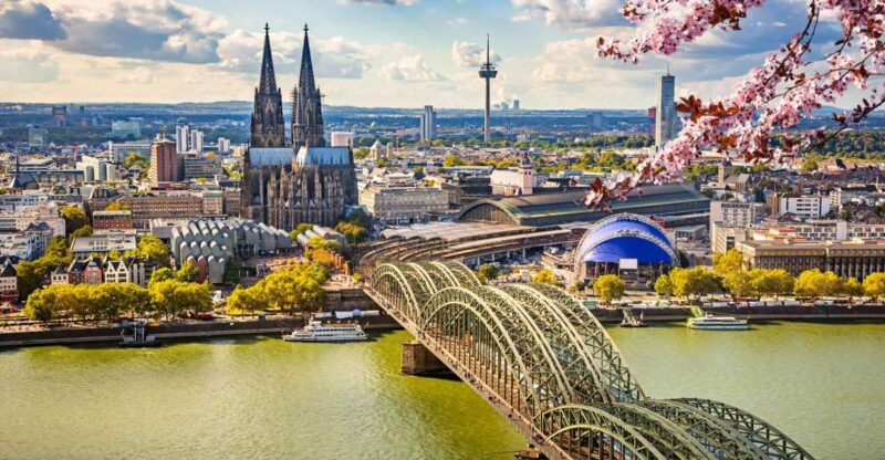 Best of Cologne in 1-Day Private Guided Tour with Transport - Inclusion of the Koeln Triangle Ticket and Optional Extras