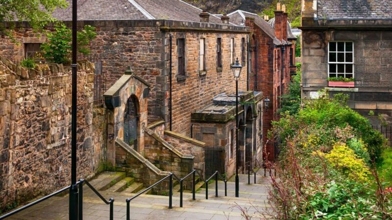 Best of Edinburgh: Private Walking Tour with a Local - Exceptional Guide Experiences and Customer Praise