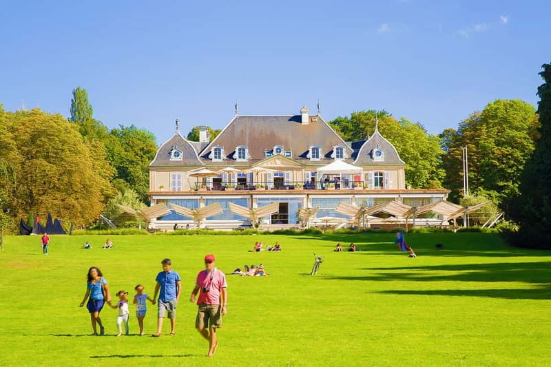 Best of Geneva City Tour: International Area and Old Town - Walking through Genevas Old Town