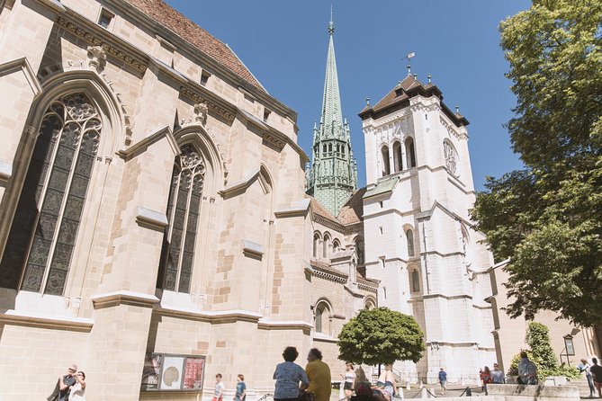Best of Geneva City Tour with optional boat cruise - The Old Town Walk in Winter and Mini Train in Summer