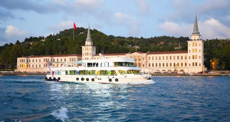 Best of Istanbul in 1 Day: Guided Tour with Bosphorus Cruise - Starting Point at Dsign Cafe in Sultanahmet