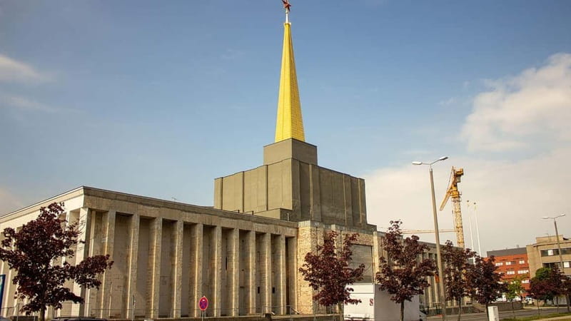 Best of Leipzig: Private Walking Tour with a Local - Relaxing Walks Through Green Spaces and Historic Squares