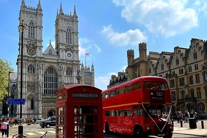 Best of London Tour: Tower of London and Churchill War Rooms - St. Jamess Park: A Green Oasis in Central London