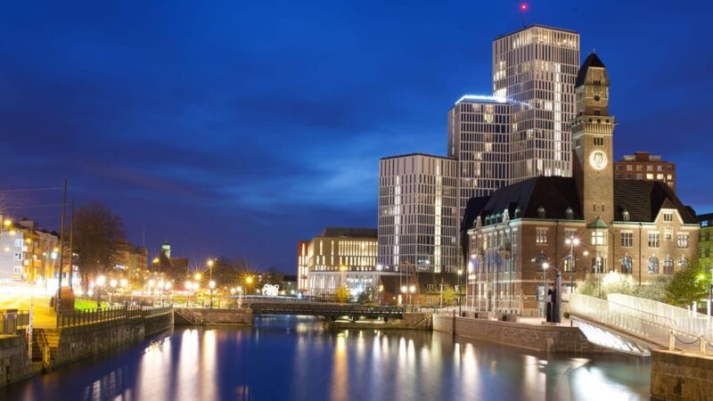 Best of Malmö: Private Walking Tour with a Local - Discovering Modern Architecture in Western Harbour