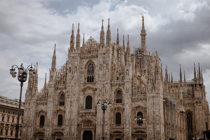 Best of Milan Small-group Walking Tour with Duomo visit - Exploring the Historic Castello Sforzesco