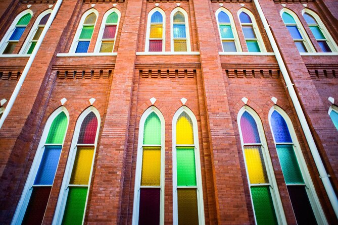 Best of Nashville City Sightseeing Tour on Double Decker Bus - Guide Expertise and Commentary Style