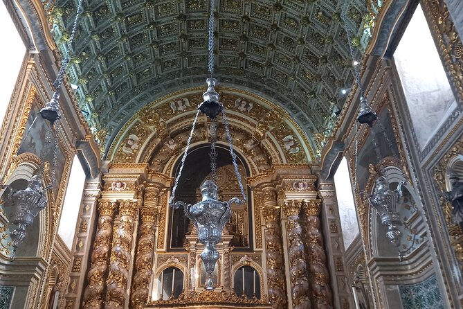 Best of Nazaré Tour - Discovering How Record Waves Form at Forte de São Miguel Arcanjo
