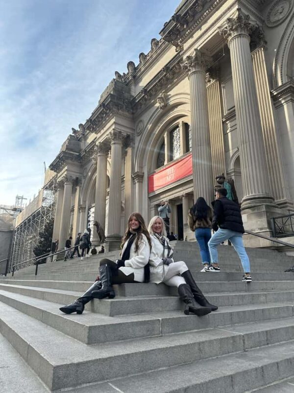 Best of NYC: Top-Rated Gossip Girl Tv Locations Bus Tour - How the Tour Accommodates Different Groups and Weather