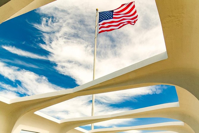 Best of Oahu: Pearl Harbor & Oahu Circle Island Tour from Waikiki - Scenic Stops at Dole Plantation and Tropical Farms