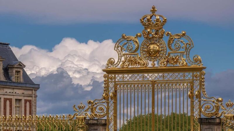 Best of Paris: Eiffel Tower & Versailles Palace Guided Tour - Discovering the Gardens Designed by Le Nôtre
