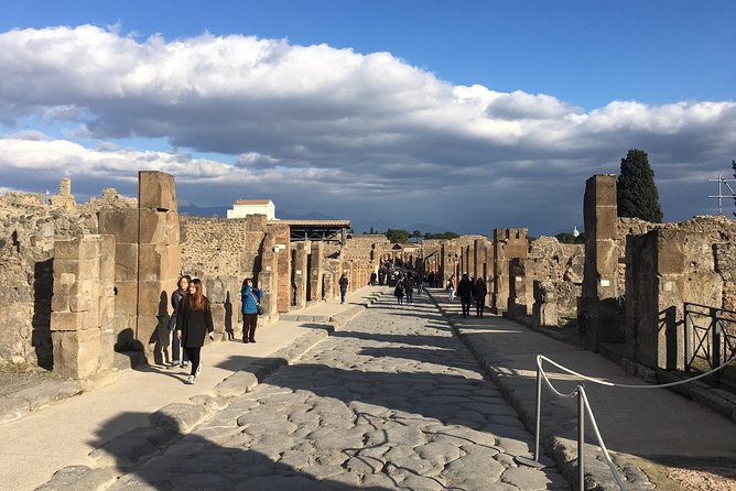 Best of Pompeii and Herculaneum with an Expert Archaeologist - The Expertise of Your Archaeologist Guide