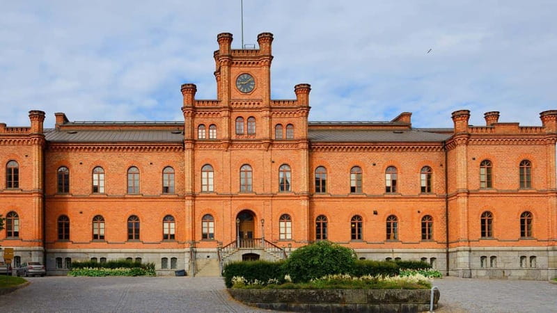 Best of Vaasa: Private Walking Tour with a Local - The guide’s friendly personality and personalized approach