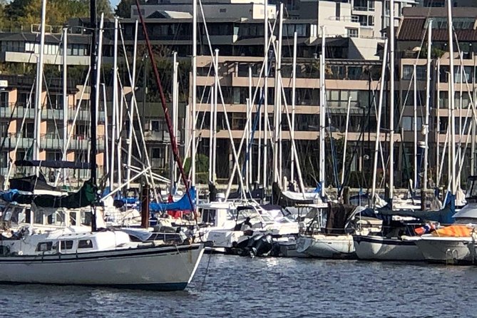 Best of Vancouver Highlights /Suspension Bridge/ Free Pizza Party Tour Private - Crossing the World-Famous Capilano Suspension Bridge