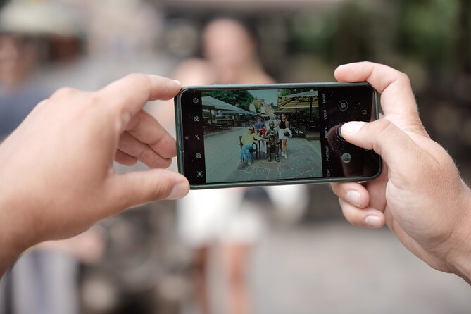 Best of Zagreb! Self-guided Waking tour Sit&Meet Croatian greats! - Visiting the Statue of Amélie, the World’s Greatest Traveler