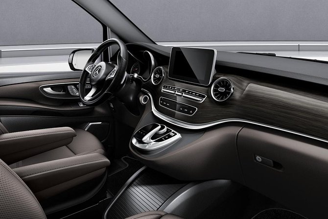 Best Private Airports Transfers - Luxury Minivan Service - Reliability and Customer Service Experience