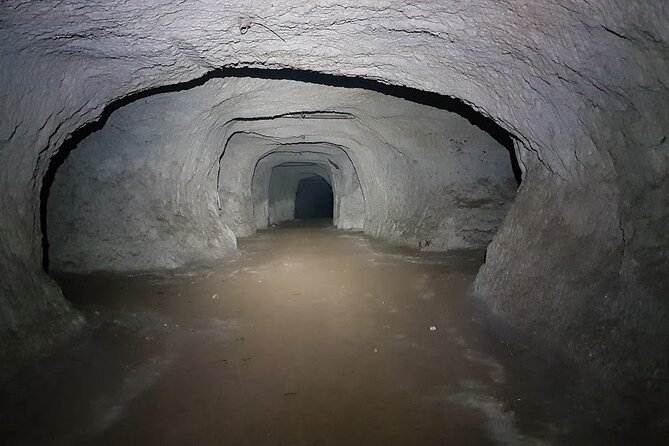 Between catacombs and ancient quarries, in the largest underground of Rome - Key Points