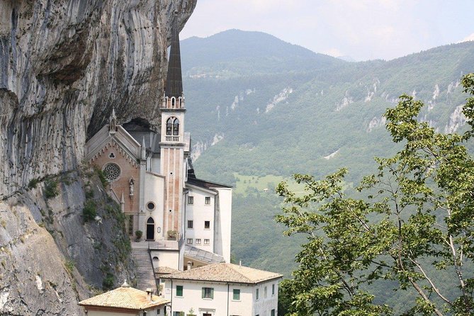 Between heaven and earth: Sanctuary of Madonna della Corona - Lunch and Wine at the Local Farmhouse