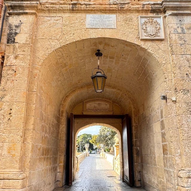 Between Walls and Stories: Pearls of Mdina and Rabat TOUR IN PORTUGUESE - Language Options and Guide Expertise