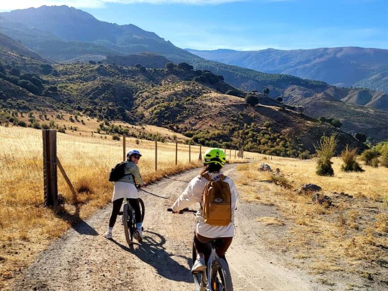 Beyond Los Cahorros: Adventure Through the Sierra Nevada - Reaching the Collado de las Víboras: The Climb and the Views