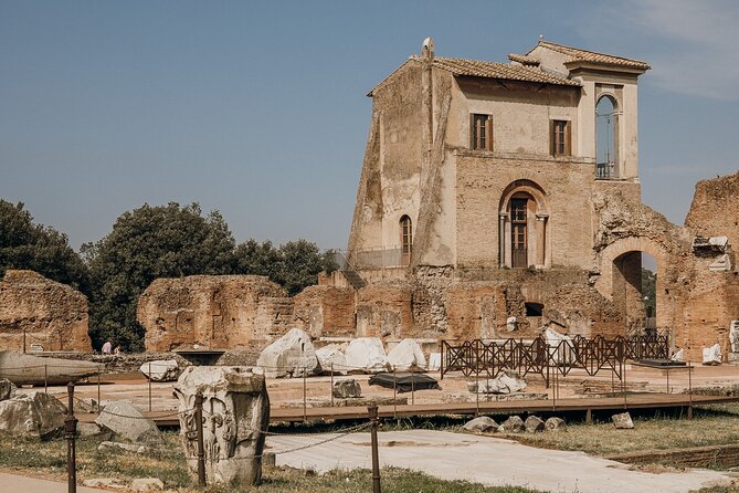 Beyond the Arena: Colosseum Plus special access SUPER Sites Tour - The Guide’s Role in Bringing the Past to Life