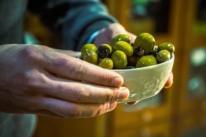 Beyond the Barrel: From Decadent to Down-home in the Heart of Porto - Discovering Porto’s Historic Railway Station and Local Flavors