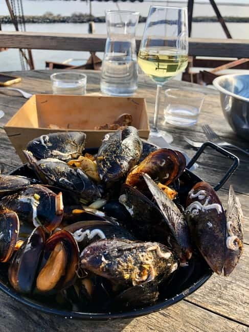 Béziers: Wine and Oyster Tasting Tour at Thau lagoon - Savoring Fresh Oysters Paired with White Wine