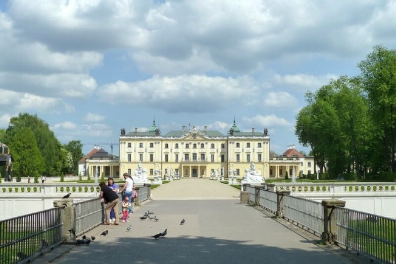 Bialystok Old Town Highlights Private Walking Tour - The Iconic Monument to the Great Synagogue