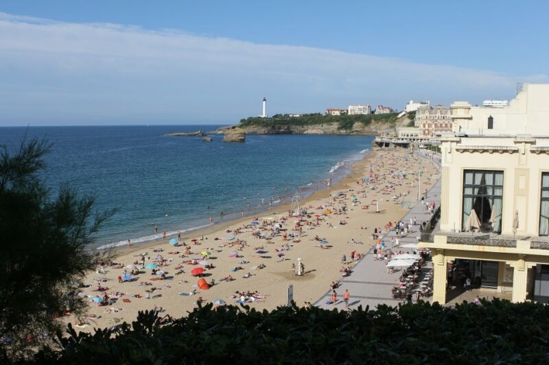 Biarritz: 2-Hour Private Guided Walking Tour - The Guide’s Style and Knowledge