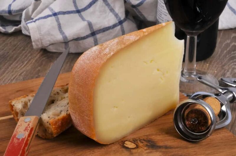 Biarritz: Culture and Food Walking Guided Tour - Market Visit and Authentic Food Tastings in Biarritz