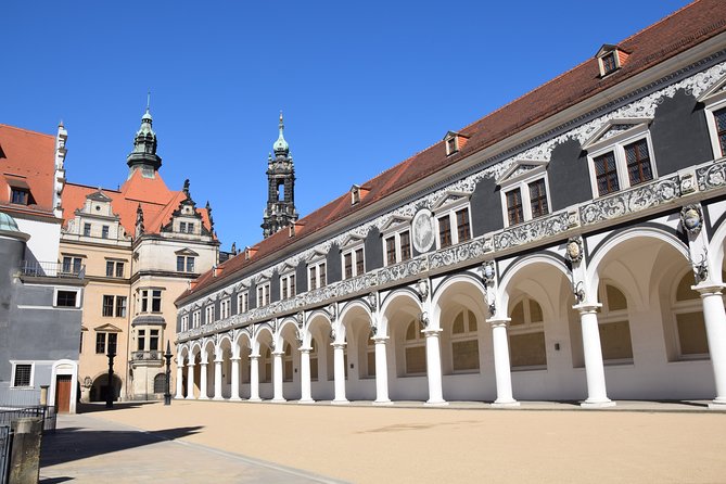 Bicycle tour of Dresden - Relaxing by the Elbe River at the UNESCO Site