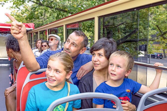 Big Bus Berlin Hop-On Hop-Off Sightseeing Tour - Real-World Experience: Staff, Commentary, and Schedule