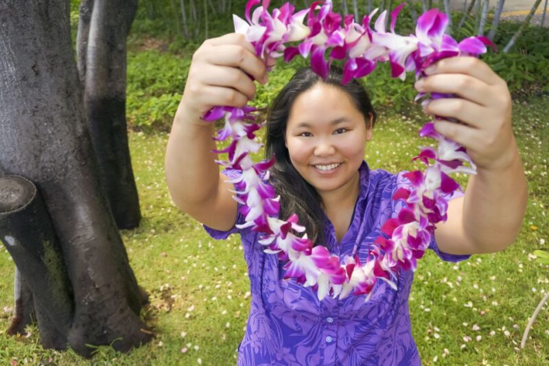 Big Island: Kona Airport Honeymoon Lei Greeting - The Value of a Lei Greeting on Arrival