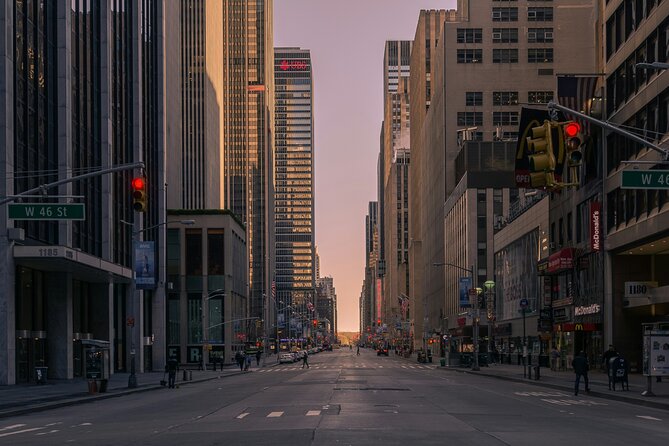 Big Movie Locations Private Tour in New York with Local Guide - Visiting Novel Pinball at 600 10th Avenue