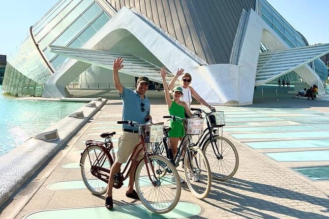 Bike Grand Valencia Group Tour - Experiencing the Futuristic Ciudad de las Artes y las Ciencias