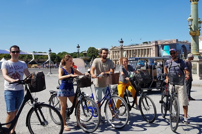 Bike Paris treasures with a live guide - Families & Friends - Riding Along the Seine River