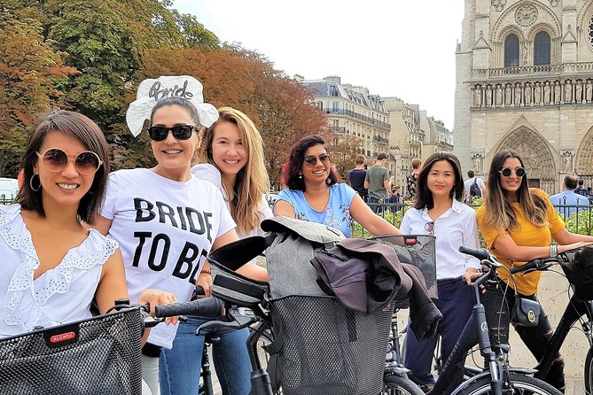 Bike Paris treasures with a live guide - Families & Friends - Cycling Through the Champs-Élysées