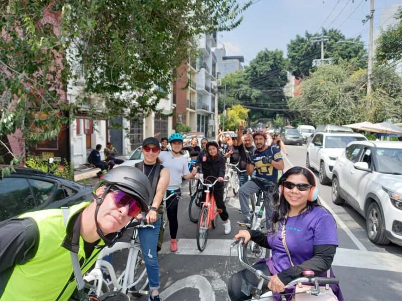 BIKE RIDE THROUGH ICONIC SITES OF THE CDMX / BREAKFAST & BEER - Easy, Flat Routes Through Mexico Citys Green Heart: Chapultepec Park