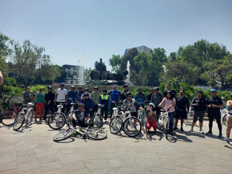 BIKE RIDE THROUGH ICONIC SITES OF THE CDMX / BREAKFAST & BEER - A Relaxing Stop for Photos and Refreshments