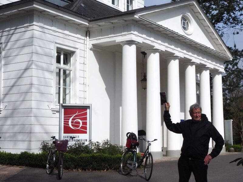 Bike tour around the Alster - Celebs, water, and nature - From Dammtor to Hamburg’s Hidden Homes and Parks